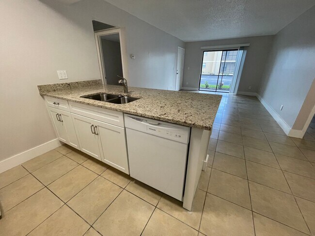 Building Photo - 5323 Summerlin Rd