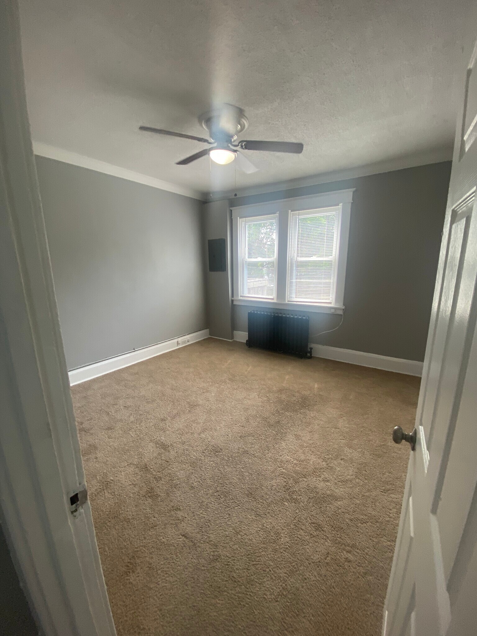 living room or extra bedroom, study, playroom, tv room - 606 N Woodington Rd