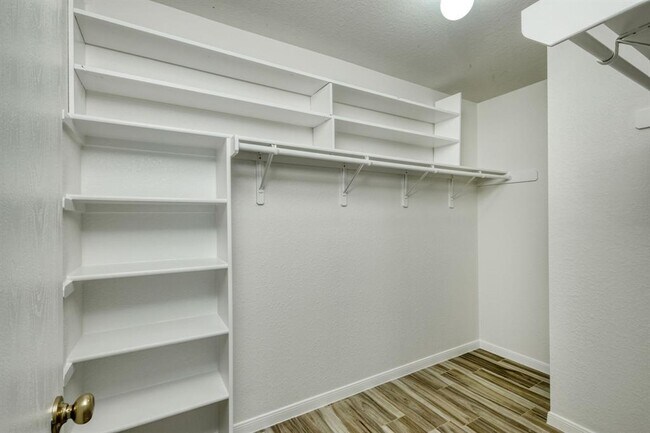 Building Photo - 1204 Kenneys Way