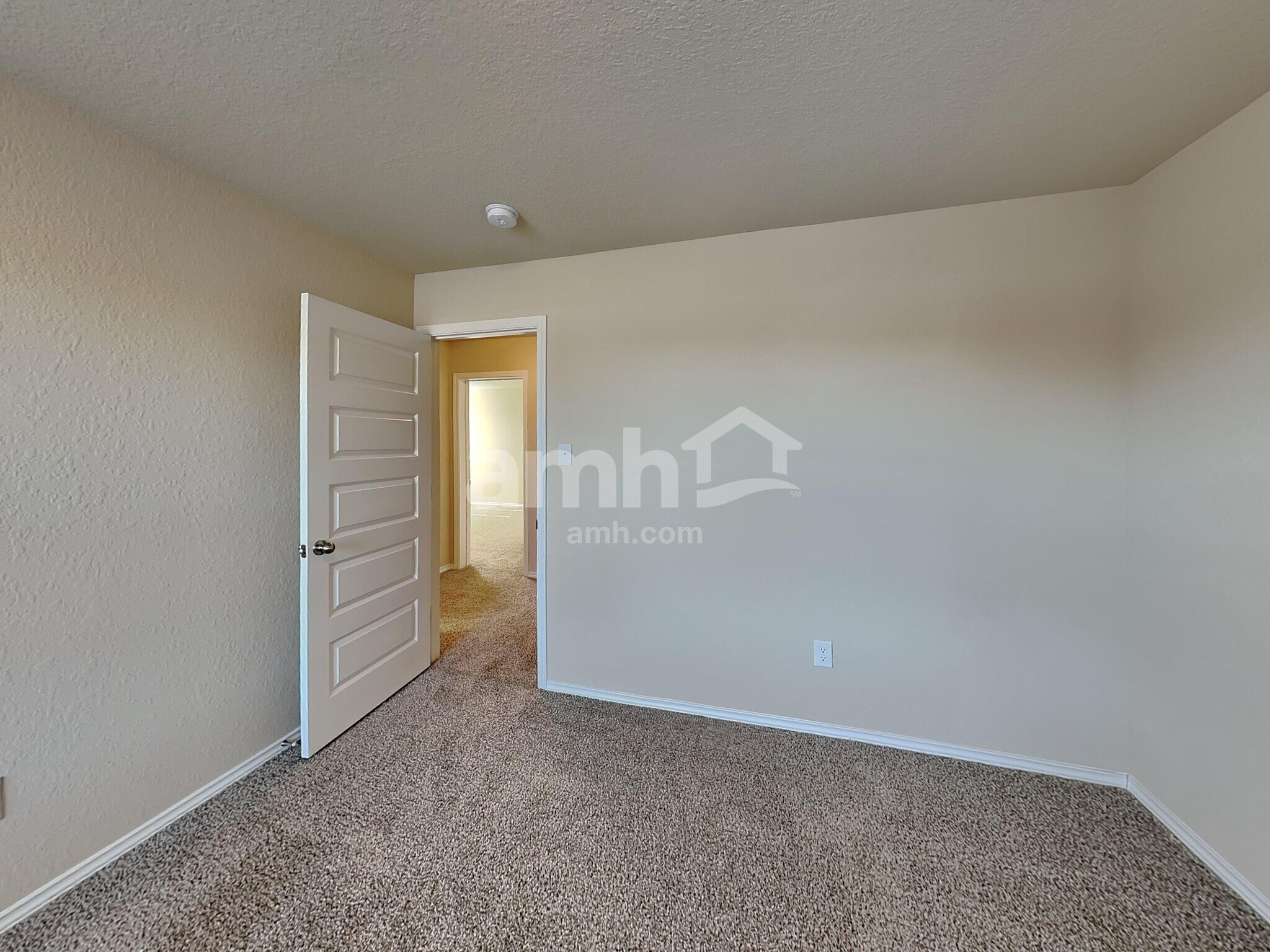 Building Photo - 747 Red Barn Bnd