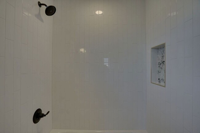 Building Photo - 302 Red Bird Ln