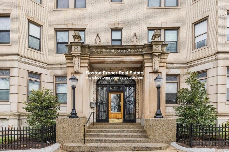 Building Photo - 52 Charlesgate E