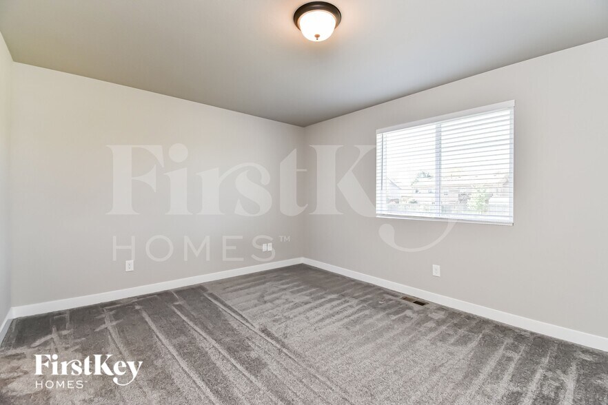 Building Photo - 10093 Luneth Dr