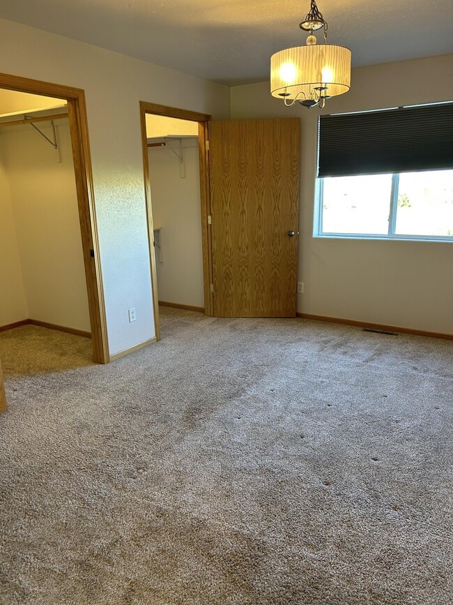 Building Photo - 3240 E Capitol Ave