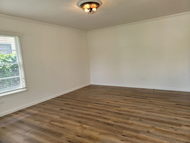 Building Photo - 422 N Shaffer St