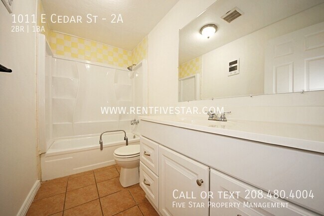 Building Photo - 1011 E Cedar St