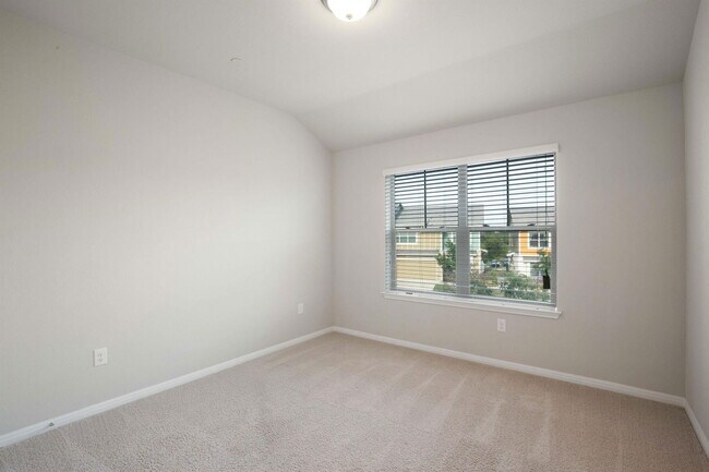 Building Photo - 516 E Slaughter Ln