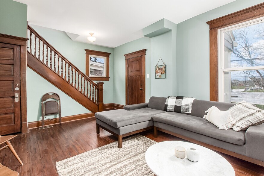 Living space - 234 E 7th Ave