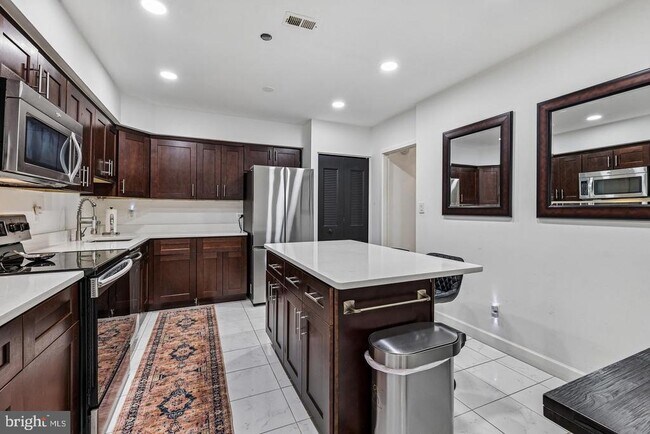 Building Photo - 3709 S George Mason Dr