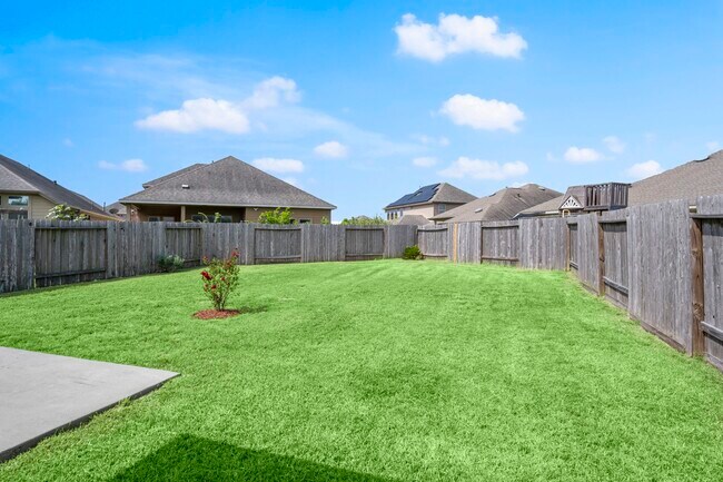 Building Photo - 3835 Raintree Village Dr