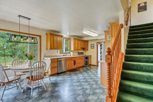 Building Photo - 3194 Crooked Finger Rd NE