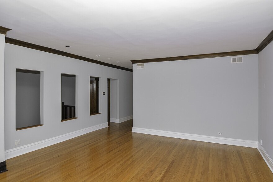 Building Photo - 6218 N Bell Ave
