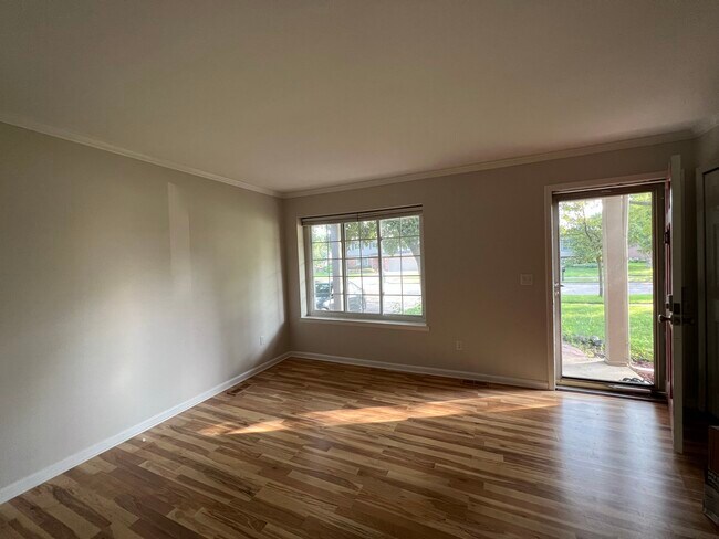 Building Photo - 1891 N Lake Dr