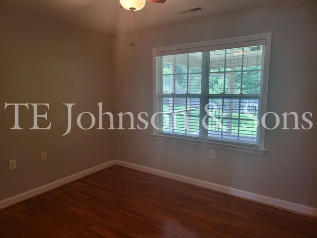 Building Photo - Charming 3BR Home with Bonus Room, Screened Deck & Two-Car Garage