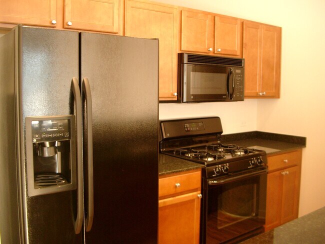 Building Photo - 1151 W 14th Pl