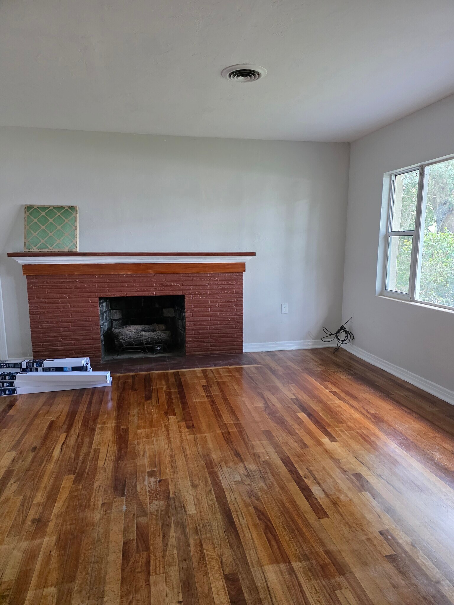 Living Room - 1734 W Tharpe St