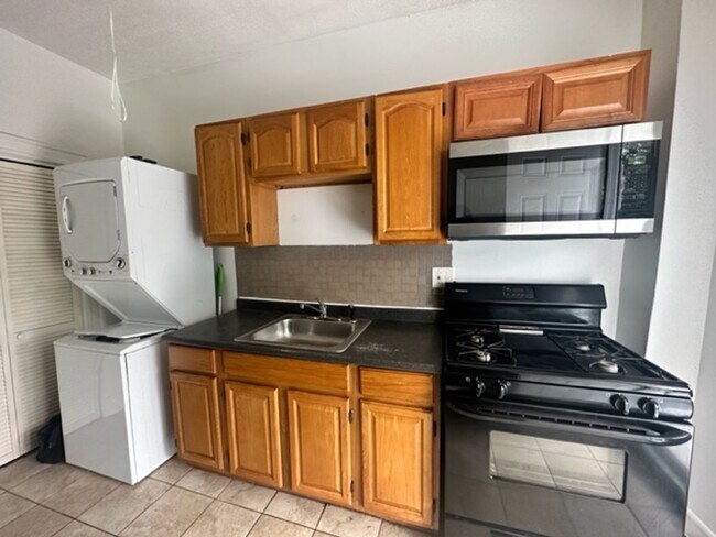 Primary Photo - 1 Bedroom & Den 3659 Cottage Ave