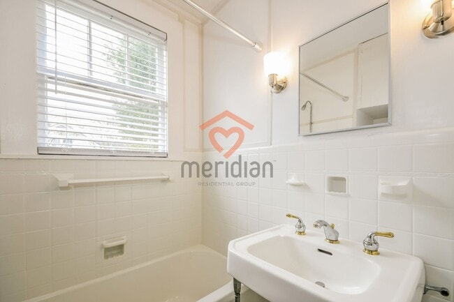 Building Photo - 3 bed / 2 bath home ~ Available October 2025