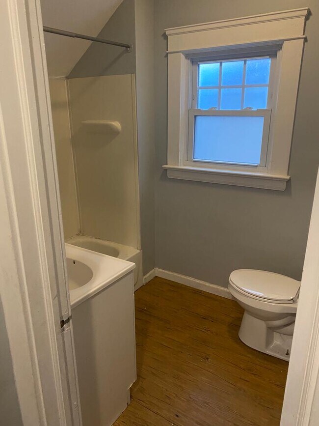 Building Photo - 295 E 238th St