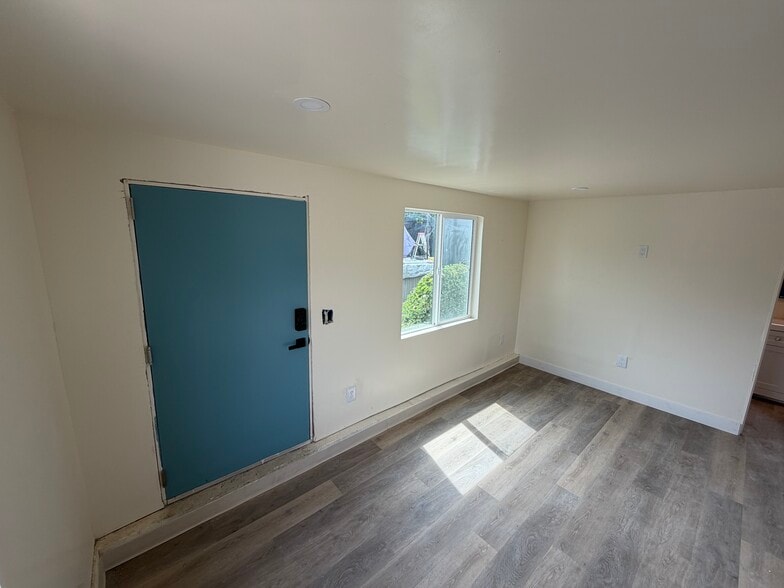 Building Photo - 3447 Caspian Ave