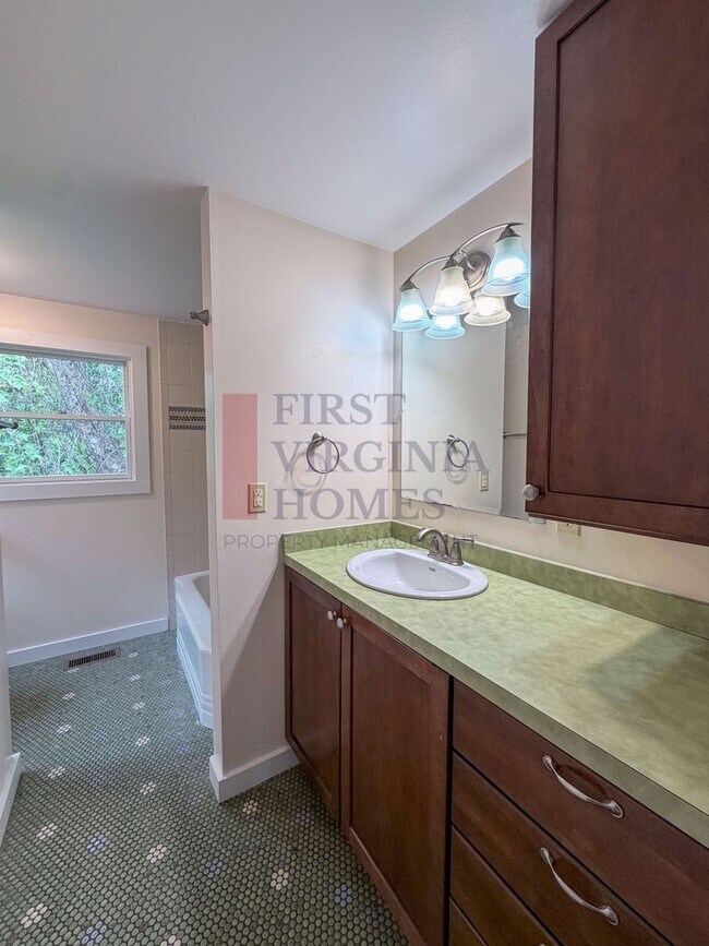 Building Photo - 2Bed/1Bath Scottsville Rental