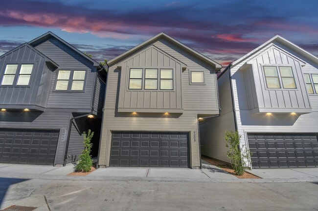 Primary Photo - 9020 Laverne Laurel Ln