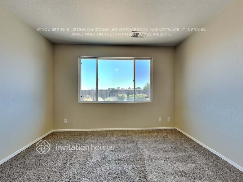 Building Photo - 573 Silver Saddle Dr