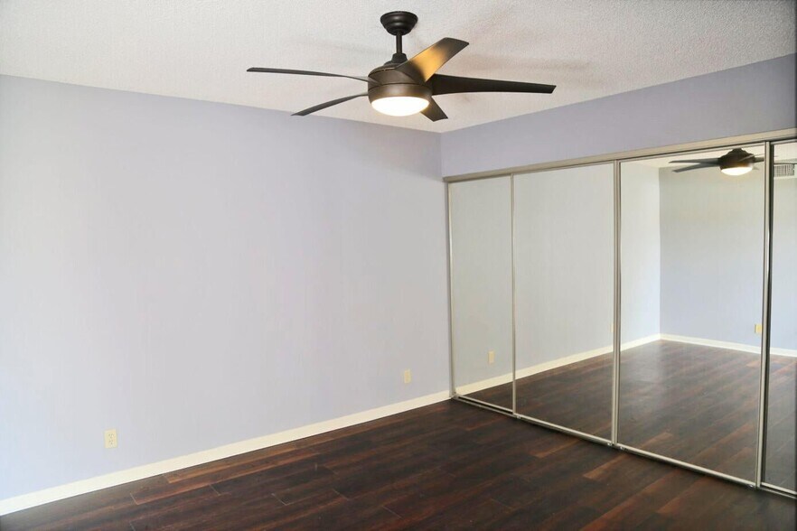 Building Photo - 3935 Village Dr