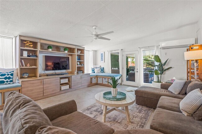 Building Photo - 2/2 luxury pool home in Sarasota, unfurnished annual rental