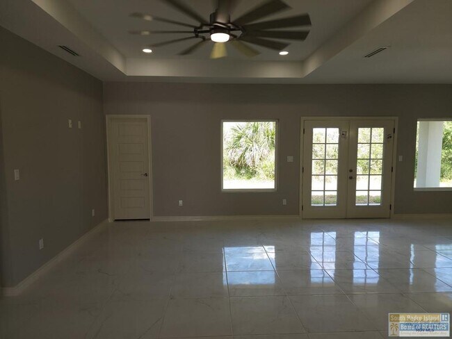 Building Photo - 108 Avenida Escandon