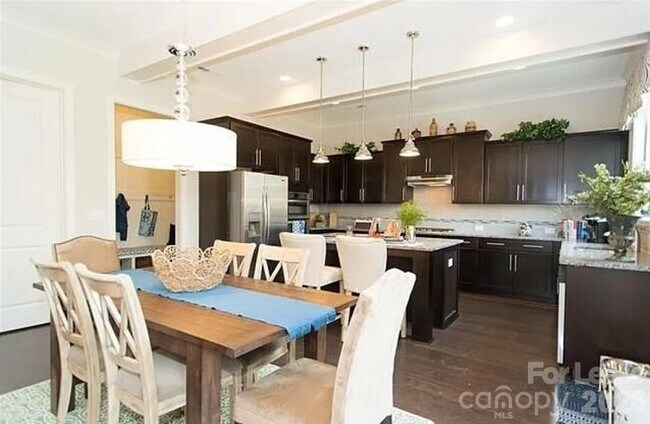 Building Photo - 4018 Orchid Way