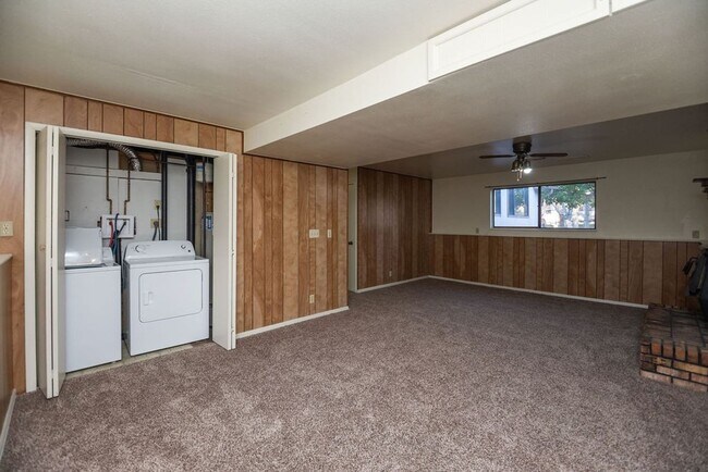 Building Photo - Spacious 4 Bedroom in Mid-Town Fort Collins