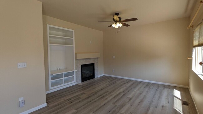 Building Photo - LOVELY TWO STORY HOME IN THE RANGE AT SPRI...