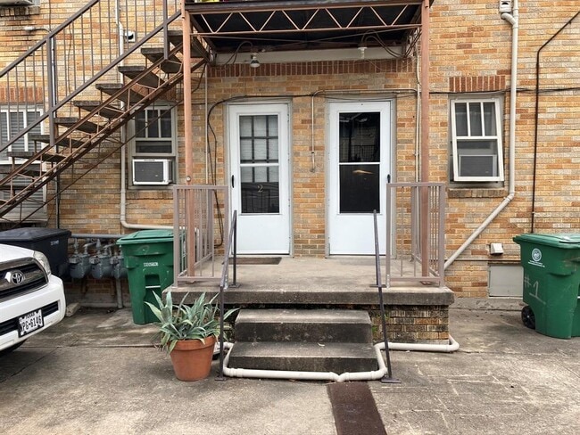 Building Photo - 4304 Pease St