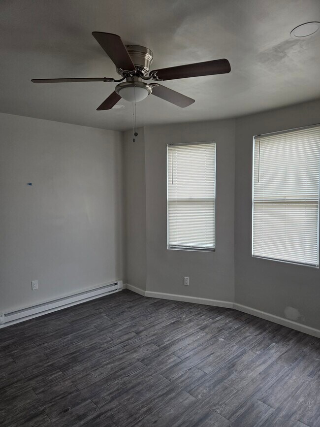 Building Photo - 440 E Cheltenham Ave