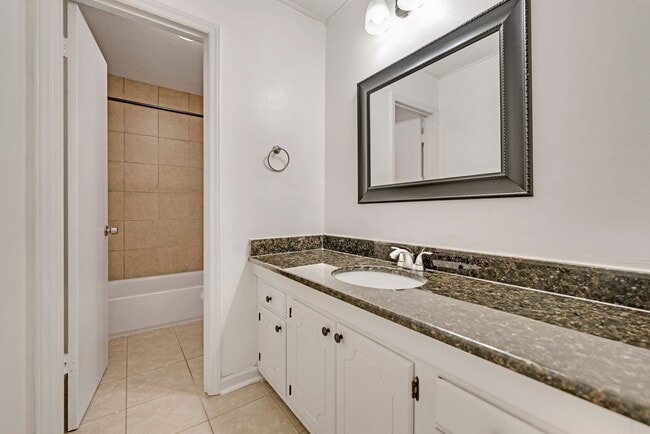 Building Photo - Just right 3 bedroom, 2 bath ranch with hardwoods and fenced yard!