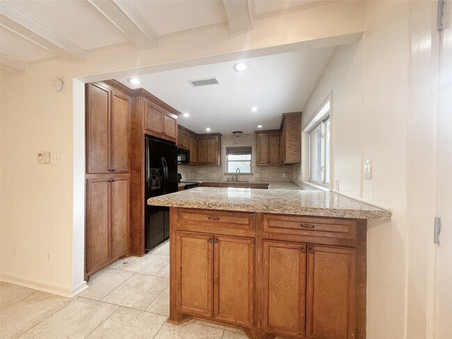 Building Photo - 9655 Meadowcroft Dr
