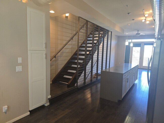 Building Photo - Beautiful Property with Contemporary Flair