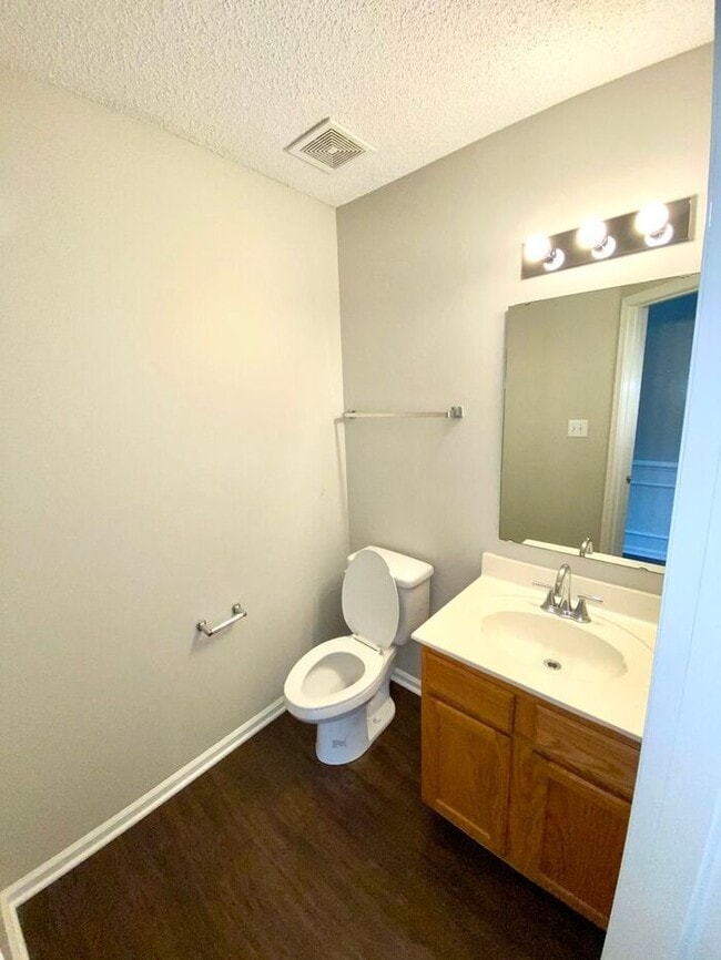 Building Photo - You can't miss this DEAL!