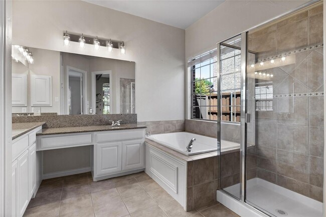 Building Photo - 1908 Thorndale Cir