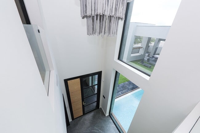 Building Photo - 3013 George Martin Dr