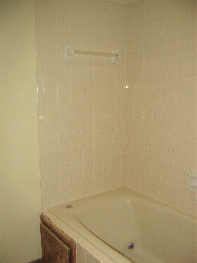 Building Photo - 303 Pierce St