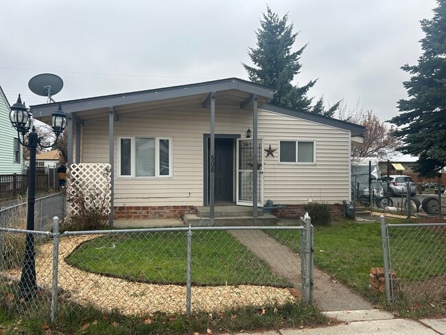 Primary Photo - 3 Bedroom/1 bath Home available now.