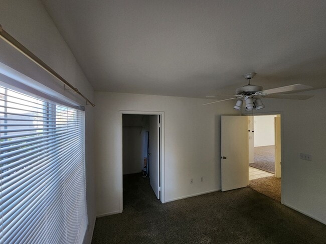 Building Photo - Beautiful 2 Bedroom, 2 Bath Condo in Summerlin
