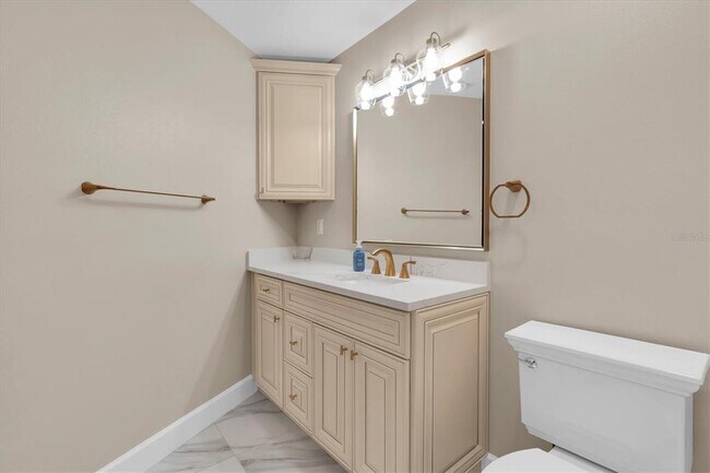 Building Photo - 5810 Bahama Shores Dr S