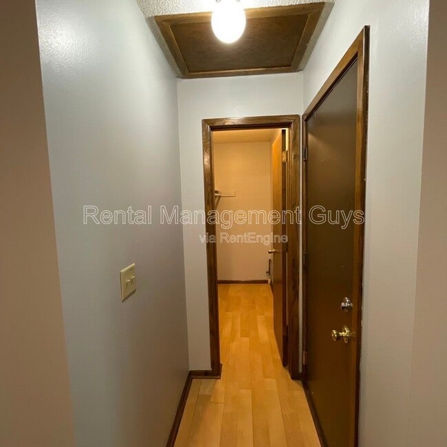 Building Photo - 8693 Maplebrook Pkwy N