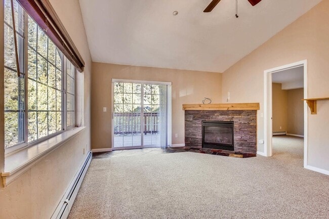 Building Photo - Heat included!  1 car garage!  Vaulted Cei...