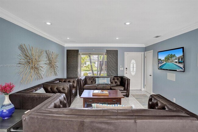 Building Photo - 1701 SW 22nd Ave