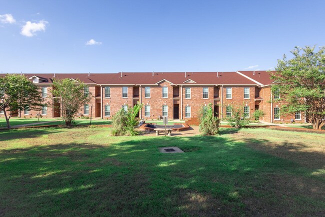 Building Photo - Brand New Townhome