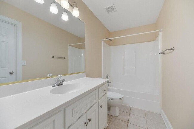 Building Photo - AVAILABLE NOW: 4 Bed 3.5 Bath in Coosaw Cr...